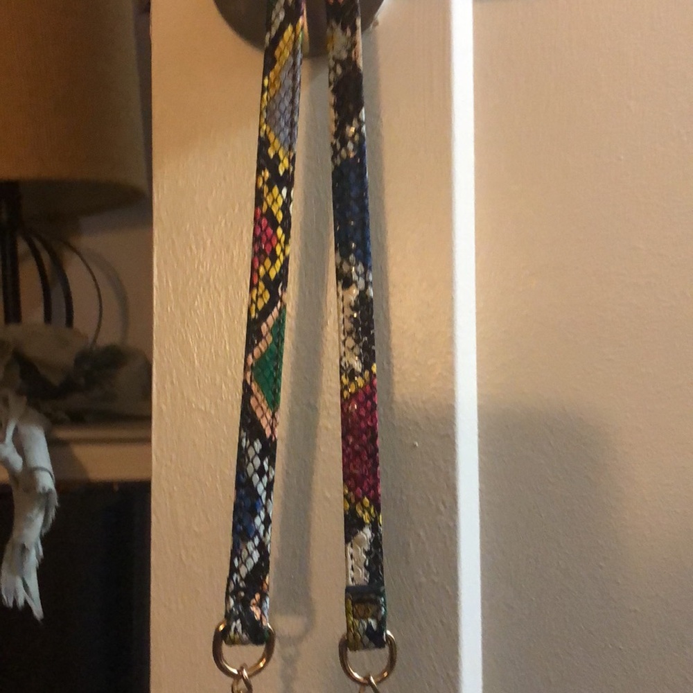 🌺- EUC Tiny Clear Bag / Crossbody Faux Snakeskin Strap Multiple Colors. - Picture 3 of 8